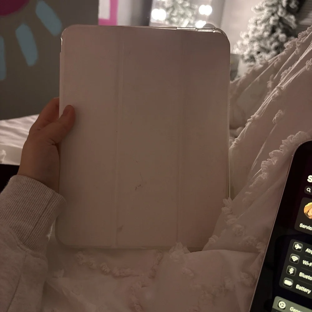 10TH GEN SILVER BRAND NEW IPAD